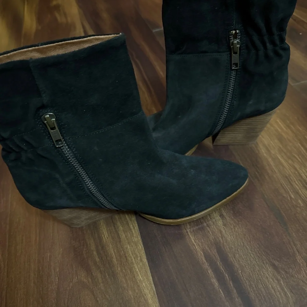 GARNET HILL Suede Black Boots Size 8